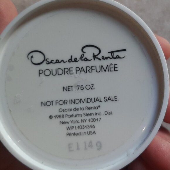 Vintage Oscar de la Renta Perfumed Dusting Powder .75 oz Sealed - Picture 3 of 3